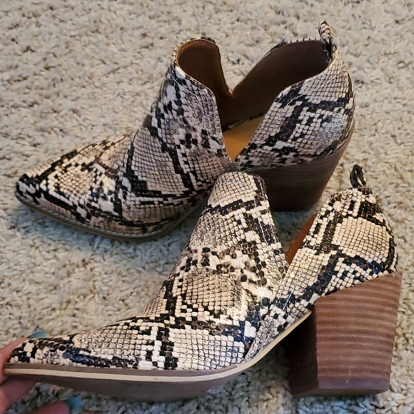 Snakeskin booties - Picture 2 of 2
